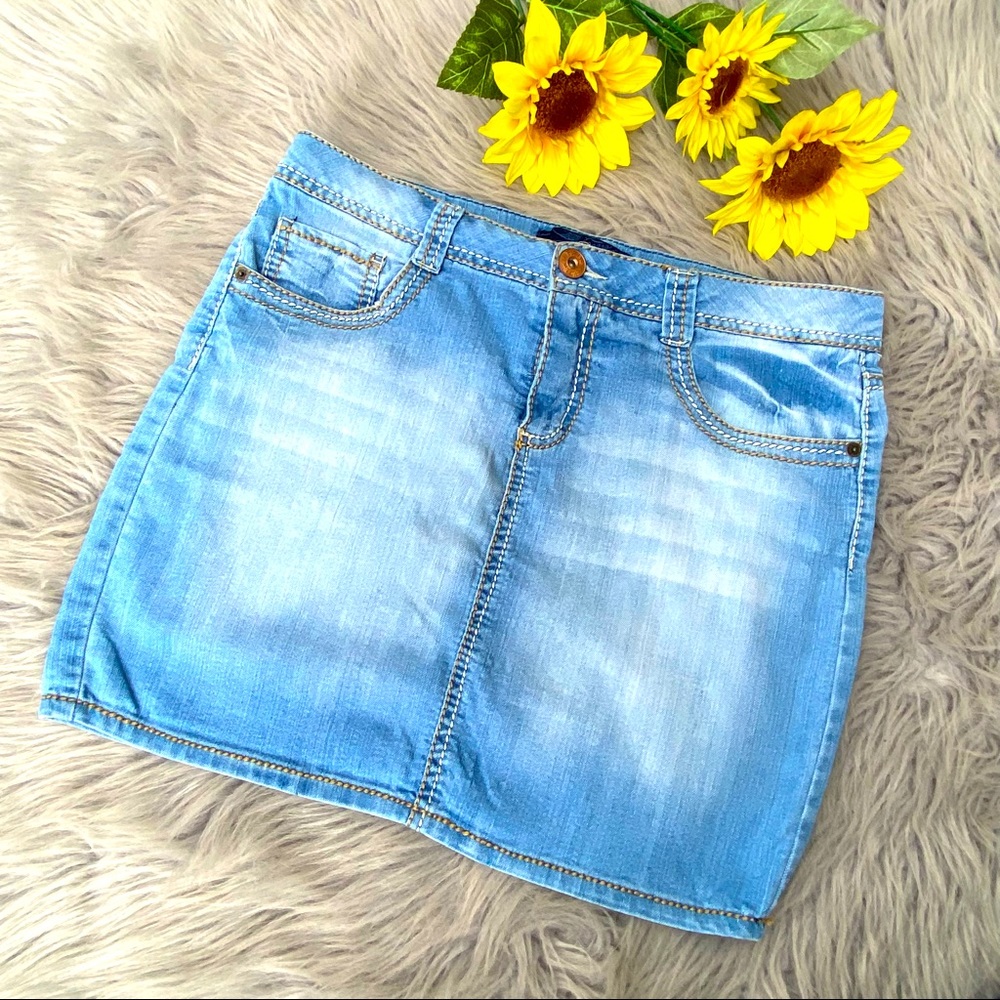 Stretchy denim skirt - size 12